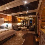 Paul's Fantasia Boutique 4*