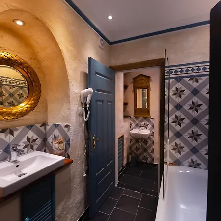 Ξενοδοχείο με διαμερίσματα Paul's Fantasia Boutique 4*