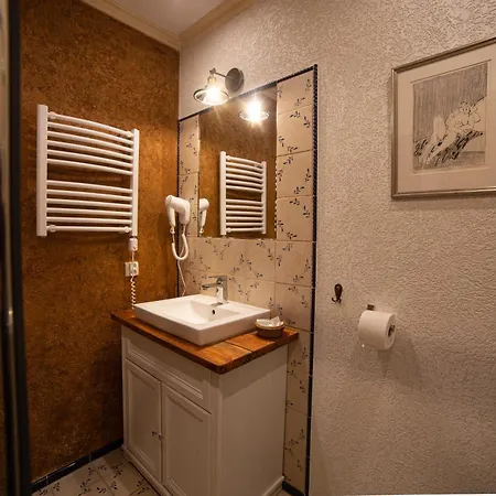 Paul's Fantasia Boutique 4*