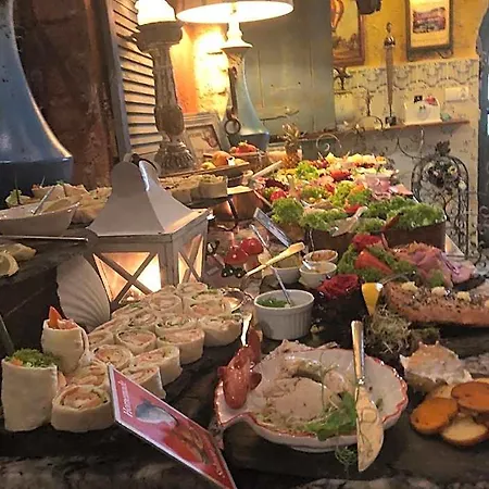 Ξενοδοχείο με διαμερίσματα Paul's Fantasia Boutique 4*