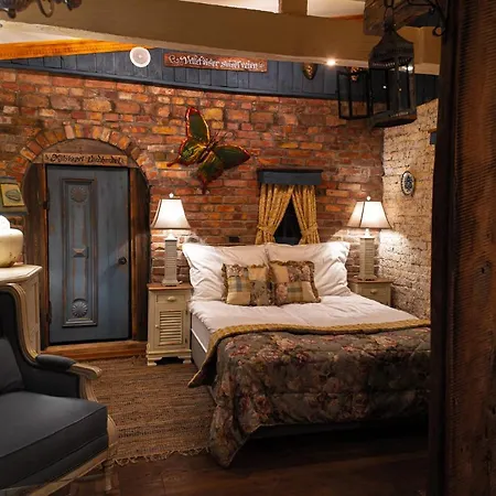 Paul's Fantasia Boutique 4*